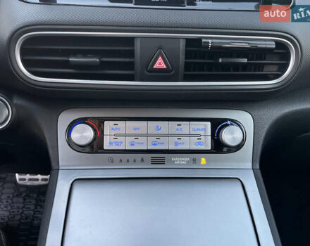 Синий Хендай Kona Electric, объемом двигателя 0 л и пробегом 127 тыс. км за 16400 $, фото 19 на Automoto.ua