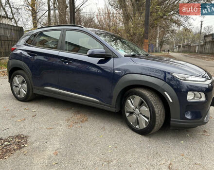 Синий Хендай Kona Electric, объемом двигателя 0 л и пробегом 118 тыс. км за 16780 $, фото 4 на Automoto.ua