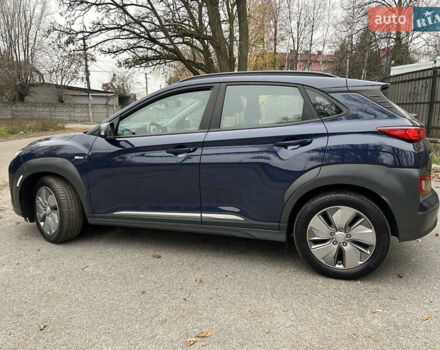 Синий Хендай Kona Electric, объемом двигателя 0 л и пробегом 118 тыс. км за 16780 $, фото 3 на Automoto.ua