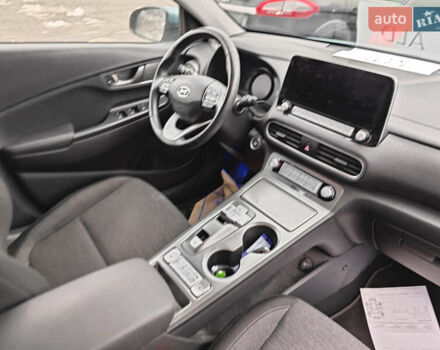 Синий Хендай Kona Electric, объемом двигателя 0 л и пробегом 38 тыс. км за 18800 $, фото 4 на Automoto.ua