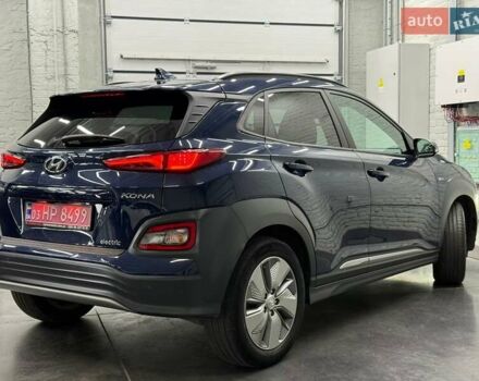 Синий Хендай Kona Electric, объемом двигателя 0 л и пробегом 116 тыс. км за 17604 $, фото 4 на Automoto.ua