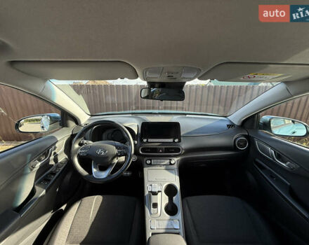 Синий Хендай Kona Electric, объемом двигателя 0 л и пробегом 165 тыс. км за 16800 $, фото 19 на Automoto.ua