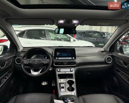 Синий Хендай Kona Electric, объемом двигателя 0 л и пробегом 128 тыс. км за 17625 $, фото 18 на Automoto.ua