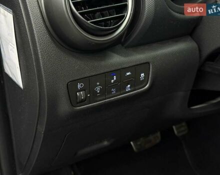 Синий Хендай Kona Electric, объемом двигателя 0 л и пробегом 116 тыс. км за 17604 $, фото 17 на Automoto.ua