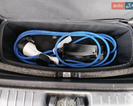 Синий Хендай Kona Electric, объемом двигателя 0 л и пробегом 38 тыс. км за 18800 $, фото 8 на Automoto.ua