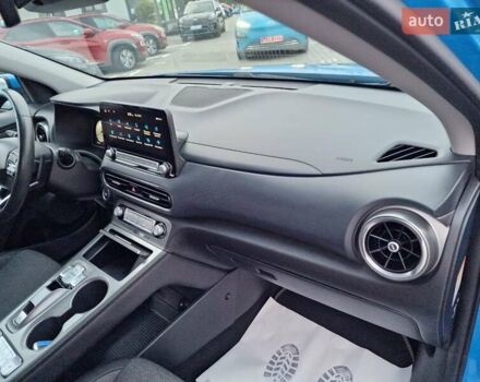 Синий Хендай Kona Electric, объемом двигателя 0 л и пробегом 95 тыс. км за 16600 $, фото 44 на Automoto.ua