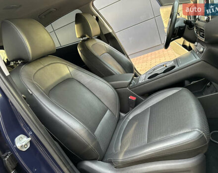 Синий Хендай Kona Electric, объемом двигателя 0 л и пробегом 65 тыс. км за 18500 $, фото 97 на Automoto.ua