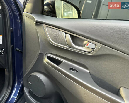 Синий Хендай Kona Electric, объемом двигателя 0 л и пробегом 65 тыс. км за 18500 $, фото 93 на Automoto.ua
