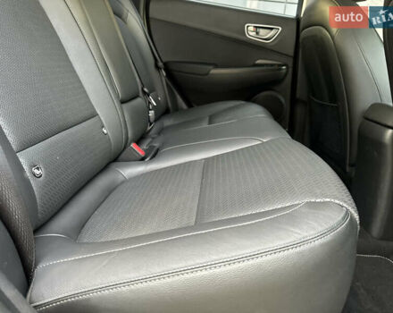 Синий Хендай Kona Electric, объемом двигателя 0 л и пробегом 65 тыс. км за 18500 $, фото 119 на Automoto.ua