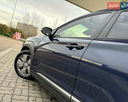 Синий Хендай Kona Electric, объемом двигателя 0 л и пробегом 65 тыс. км за 18500 $, фото 55 на Automoto.ua