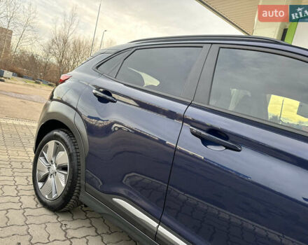 Синий Хендай Kona Electric, объемом двигателя 0 л и пробегом 65 тыс. км за 18500 $, фото 22 на Automoto.ua