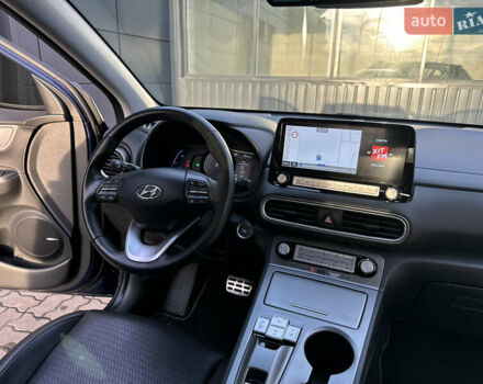 Синий Хендай Kona Electric, объемом двигателя 0 л и пробегом 65 тыс. км за 18500 $, фото 110 на Automoto.ua