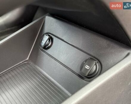 Синий Хендай Kona Electric, объемом двигателя 0 л и пробегом 84 тыс. км за 17900 $, фото 27 на Automoto.ua