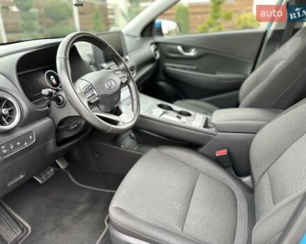 Синий Хендай Kona Electric, объемом двигателя 0 л и пробегом 49 тыс. км за 19950 $, фото 96 на Automoto.ua