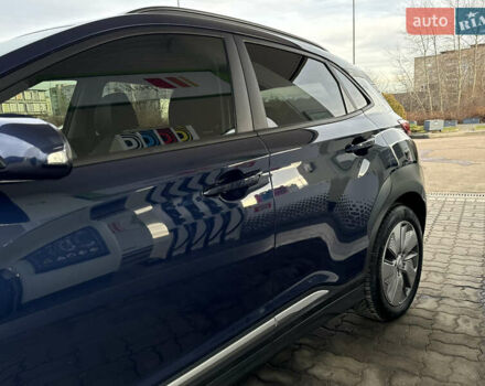 Синий Хендай Kona Electric, объемом двигателя 0 л и пробегом 65 тыс. км за 18500 $, фото 38 на Automoto.ua