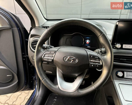 Синий Хендай Kona Electric, объемом двигателя 0 л и пробегом 65 тыс. км за 18500 $, фото 76 на Automoto.ua