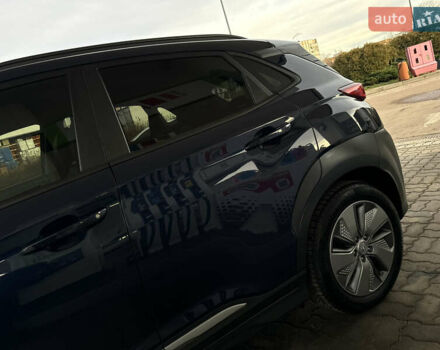 Синий Хендай Kona Electric, объемом двигателя 0 л и пробегом 65 тыс. км за 18500 $, фото 41 на Automoto.ua