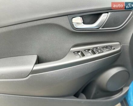 Синий Хендай Kona Electric, объемом двигателя 0 л и пробегом 49 тыс. км за 19950 $, фото 91 на Automoto.ua