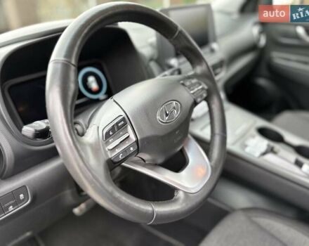 Синий Хендай Kona Electric, объемом двигателя 0 л и пробегом 49 тыс. км за 19950 $, фото 97 на Automoto.ua