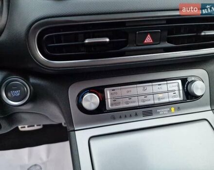 Синий Хендай Kona Electric, объемом двигателя 0 л и пробегом 95 тыс. км за 16600 $, фото 33 на Automoto.ua