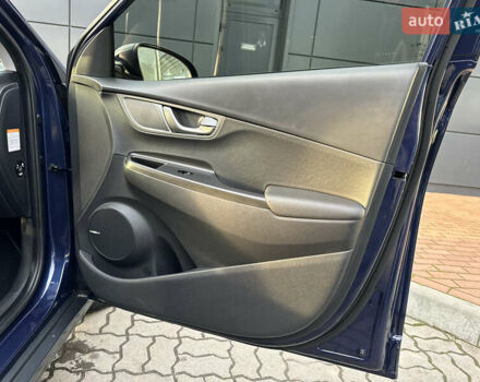 Синий Хендай Kona Electric, объемом двигателя 0 л и пробегом 65 тыс. км за 18500 $, фото 92 на Automoto.ua