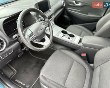 Синий Хендай Kona Electric, объемом двигателя 0 л и пробегом 49 тыс. км за 19950 $, фото 98 на Automoto.ua