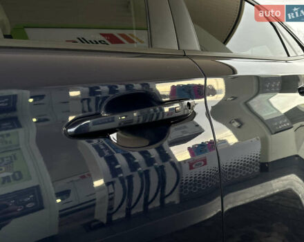 Синий Хендай Kona Electric, объемом двигателя 0 л и пробегом 65 тыс. км за 18500 $, фото 40 на Automoto.ua