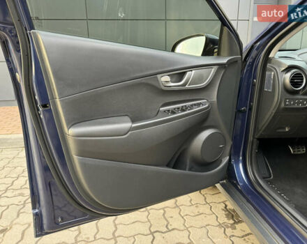 Синий Хендай Kona Electric, объемом двигателя 0 л и пробегом 65 тыс. км за 18500 $, фото 66 на Automoto.ua