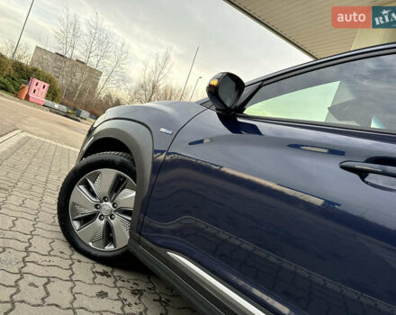 Синий Хендай Kona Electric, объемом двигателя 0 л и пробегом 65 тыс. км за 18500 $, фото 56 на Automoto.ua