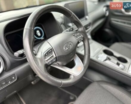 Синий Хендай Kona Electric, объемом двигателя 0 л и пробегом 49 тыс. км за 19950 $, фото 100 на Automoto.ua