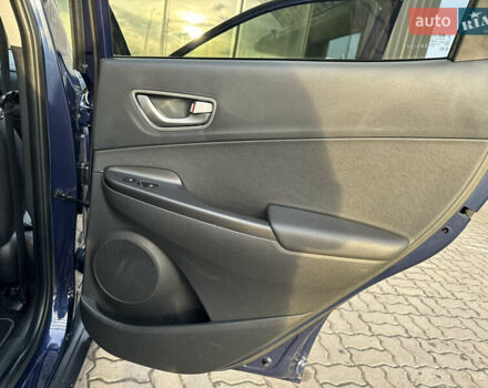 Синий Хендай Kona Electric, объемом двигателя 0 л и пробегом 65 тыс. км за 18500 $, фото 113 на Automoto.ua