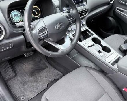 Синий Хендай Kona Electric, объемом двигателя 0 л и пробегом 60 тыс. км за 16300 $, фото 19 на Automoto.ua