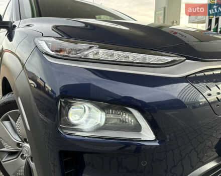 Синий Хендай Kona Electric, объемом двигателя 0 л и пробегом 65 тыс. км за 18500 $, фото 11 на Automoto.ua