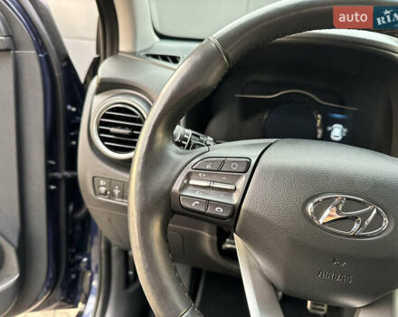 Синий Хендай Kona Electric, объемом двигателя 0 л и пробегом 65 тыс. км за 18500 $, фото 77 на Automoto.ua