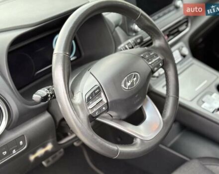 Синий Хендай Kona Electric, объемом двигателя 0 л и пробегом 49 тыс. км за 19950 $, фото 99 на Automoto.ua