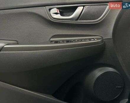 Синій Хендай Kona Electric, об'ємом двигуна 0 л та пробігом 69 тис. км за 22900 $, фото 3 на Automoto.ua