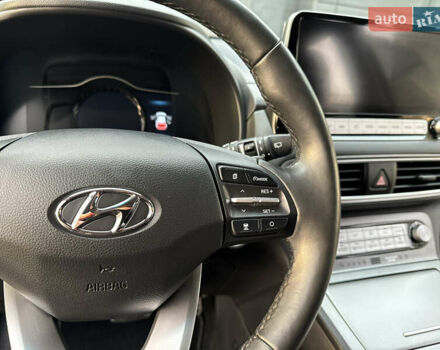 Синий Хендай Kona Electric, объемом двигателя 0 л и пробегом 65 тыс. км за 18500 $, фото 78 на Automoto.ua