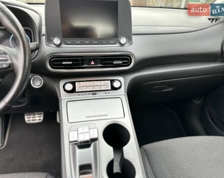 Синий Хендай Kona Electric, объемом двигателя 0 л и пробегом 49 тыс. км за 19950 $, фото 107 на Automoto.ua