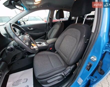 Синий Хендай Kona Electric, объемом двигателя 0 л и пробегом 95 тыс. км за 16600 $, фото 24 на Automoto.ua