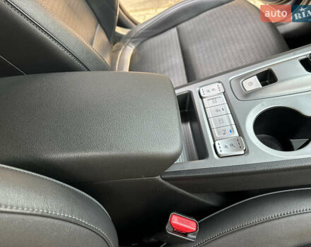 Синий Хендай Kona Electric, объемом двигателя 0 л и пробегом 65 тыс. км за 18500 $, фото 106 на Automoto.ua