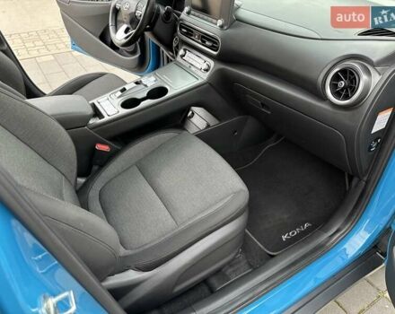 Синий Хендай Kona Electric, объемом двигателя 0 л и пробегом 49 тыс. км за 19950 $, фото 123 на Automoto.ua