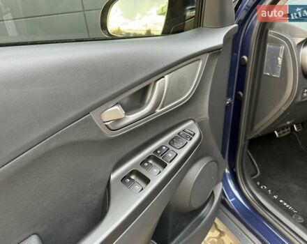 Синий Хендай Kona Electric, объемом двигателя 0 л и пробегом 65 тыс. км за 18500 $, фото 67 на Automoto.ua