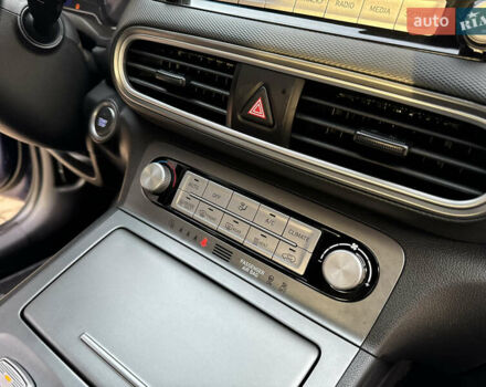 Синий Хендай Kona Electric, объемом двигателя 0 л и пробегом 65 тыс. км за 18500 $, фото 104 на Automoto.ua