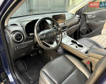 Синий Хендай Kona Electric, объемом двигателя 0 л и пробегом 65 тыс. км за 18500 $, фото 70 на Automoto.ua