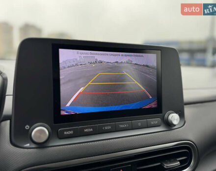 Синий Хендай Kona Electric, объемом двигателя 0 л и пробегом 53 тыс. км за 16700 $, фото 3 на Automoto.ua