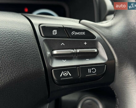 Синий Хендай Kona Electric, объемом двигателя 0 л и пробегом 53 тыс. км за 16700 $, фото 25 на Automoto.ua