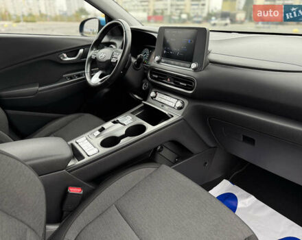 Синий Хендай Kona Electric, объемом двигателя 0 л и пробегом 53 тыс. км за 16700 $, фото 1 на Automoto.ua