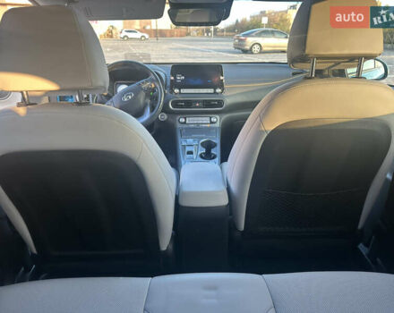 Синий Хендай Kona Electric, объемом двигателя 0 л и пробегом 28 тыс. км за 22990 $, фото 12 на Automoto.ua