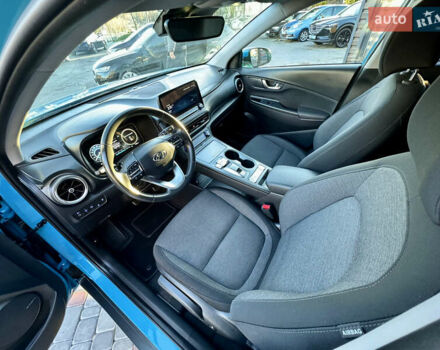 Синий Хендай Kona Electric, объемом двигателя 0 л и пробегом 89 тыс. км за 16999 $, фото 21 на Automoto.ua