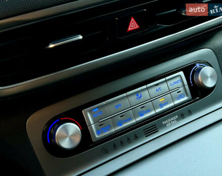 Синий Хендай Kona Electric, объемом двигателя 0 л и пробегом 89 тыс. км за 16999 $, фото 28 на Automoto.ua